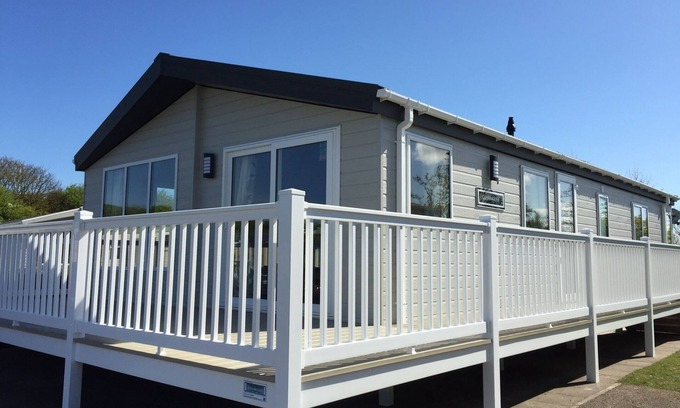 Fleetwood House | Pet-Friendly Willerby Clearwater Lodge with Pool & Spa