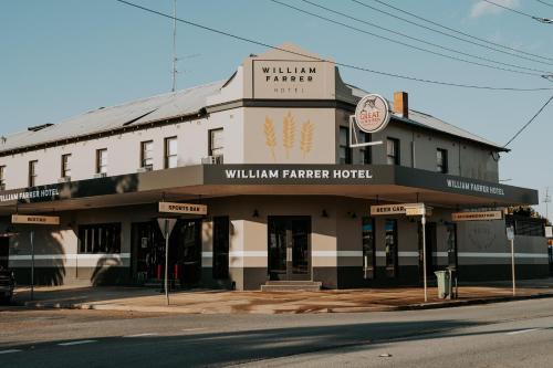 Wagga Wagga Hotel | Budget-Friendly Stay at William Farrer Hotel with Breakfast