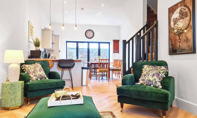 Burton-in-Lonsdale Cottage | Cozy 2-Bedroom Stay in Burton-in-Lonsdale with Lake View