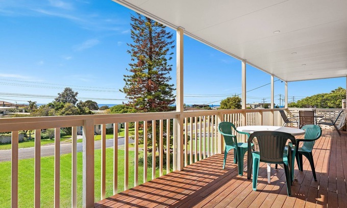 Dalmeny House | William's Wonder - Relaxing Getaway Steps from the Beach