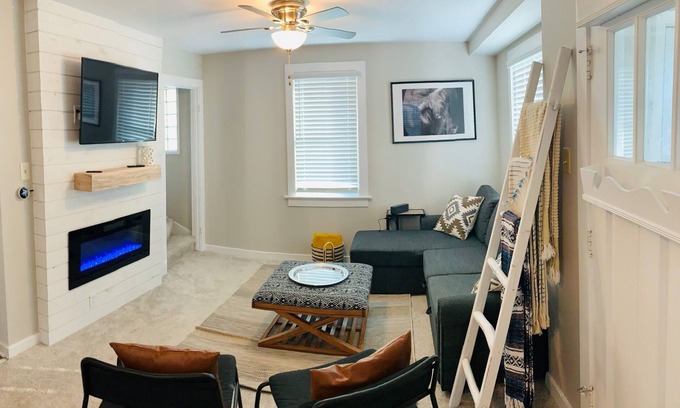 Williams Bay Cottage | Williams Bay Cottage: Pet-Friendly Retreat Near the Beach