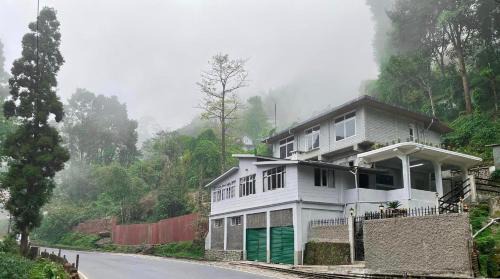 Kurseong Apartment | Budget-Friendly Williams Homestay: Guest Rated 9.5/10