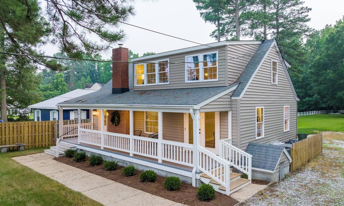 Belleview Cottage | Cozy Williamsburg Riverview Cottage with York River Access