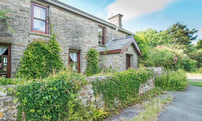 Haverfordwest House | Cozy Williamston Farmhouse Near Broad Haven - Sleeps 6