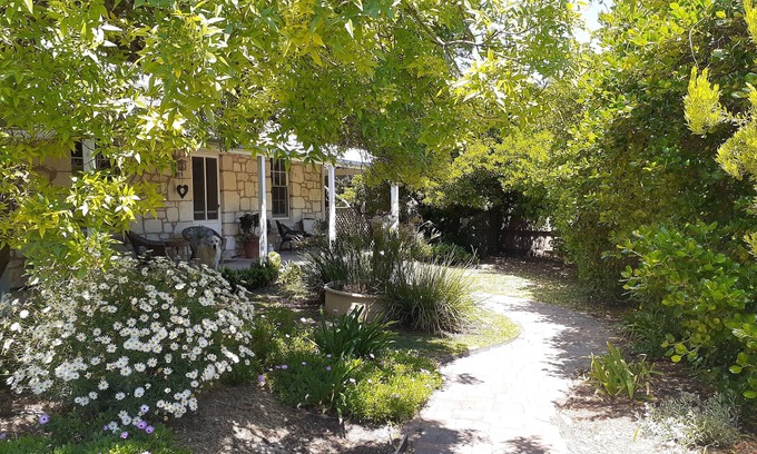 Waterhouse Cottage | Cozy Williamstone Cottage: Pet Friendly with Pool Access