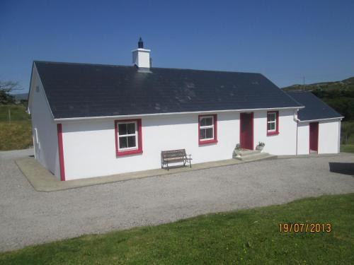 Fintown House | Willies Cottage: Family-Friendly Retreat with Perfect Ratings