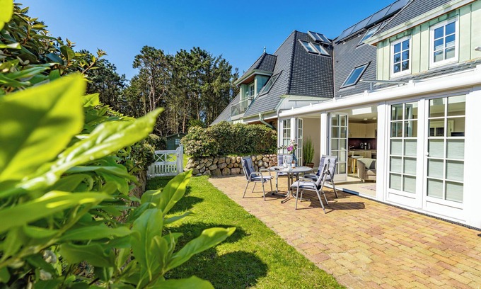 Westerland Apartment | Discover Uthland: Bright Oceanfront Retreat with Pool