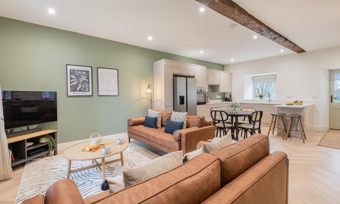 Kendal Apartment | Inviting Willow: A Rustic Retreat for Families, Rated 9.8