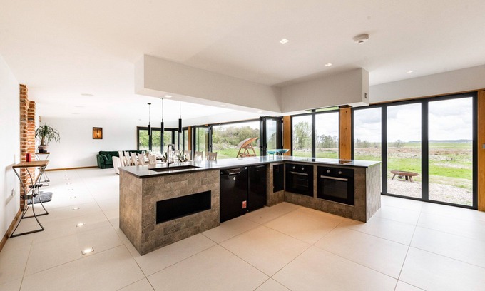 Haddiscoe House | Discover Willow Barn: Spa Retreat with Hot Tub in Norfolk