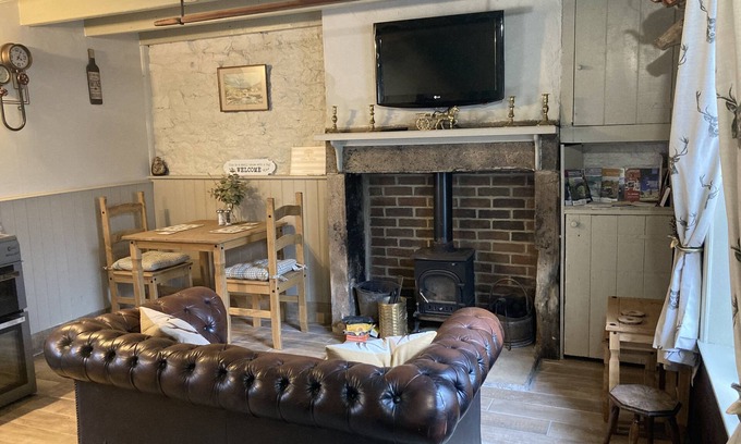 Barnard Castle Cottage | Quirky Willow Cottage: Pet-Friendly Stay in Teesdale