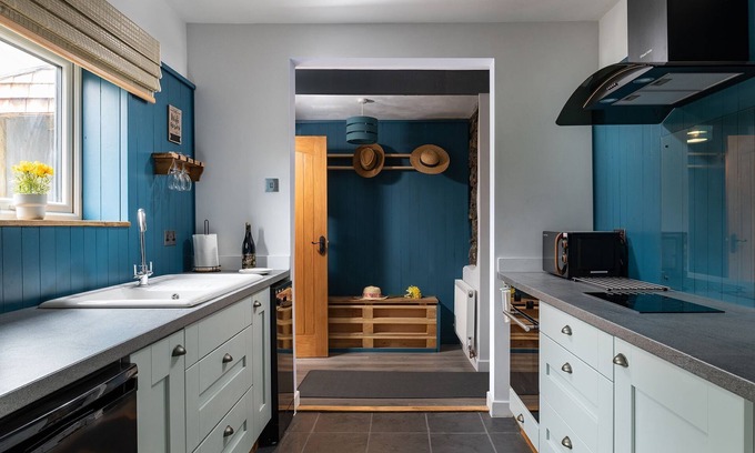 Gaerwen Cottage | Relax at Willow Cottage with Hot Tub and Pet-Friendly Perks