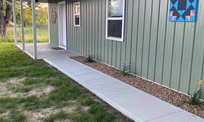 Annapolis Cabin | Family-Friendly Retreat at Willow Creek Cabin - Rated 10/10