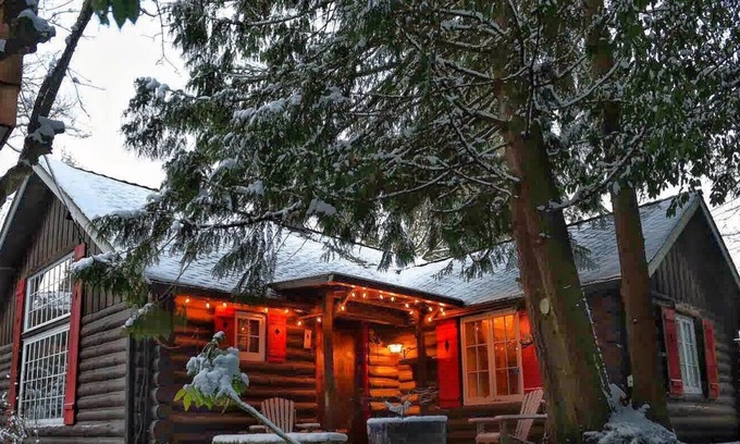 Wedgwood Cabin | Experience Willow Creek Lodge: Cozy Log Home Retreat