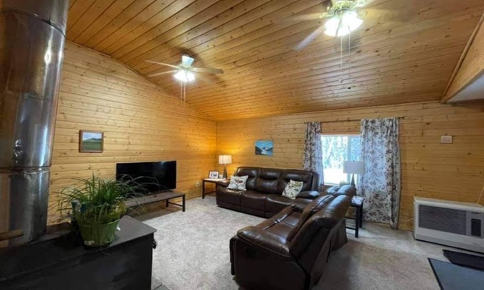 Willow Ski Chalet | Family-Friendly Willow Lake Chalet with Pet Welcome & Views