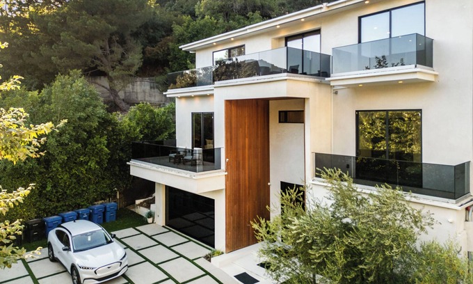 Laurel Canyon House | Willow Glen 2: Contemporary Estate with Pool & Spa Retreat