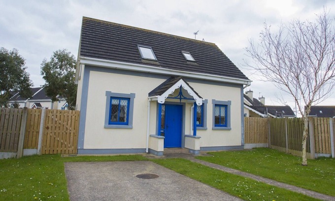 Rosslare Ski Chalet | Willow Grove Holiday Cottage No.3: Family-Friendly Retreat