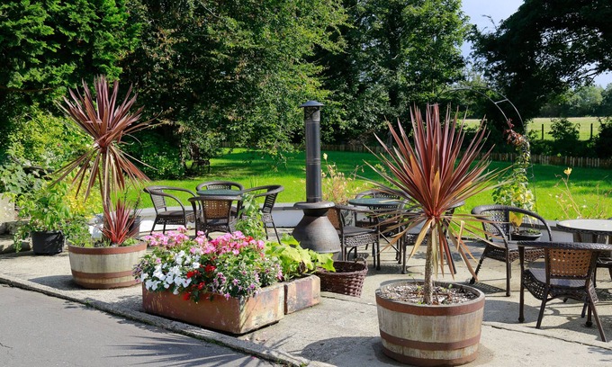 Limavady House | Top-Rated Willow House & Orchard Studios with Pool and Spa
