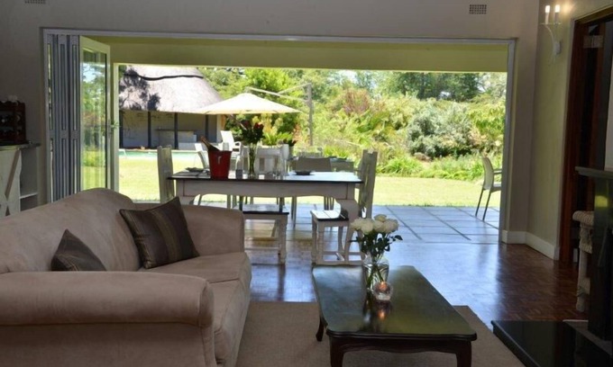 Harare East Cabin | Discover Willow Lodge: Guest Rated 9.8 with Pool & Dining