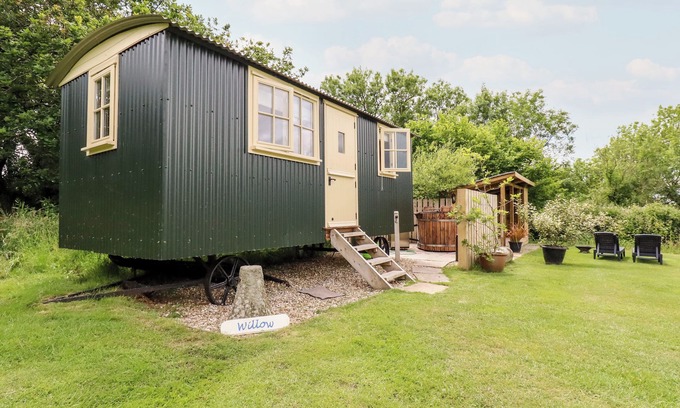 Burlawn Cottage | Willow Cottage: Romantic Retreat with Hot Tub & Spa