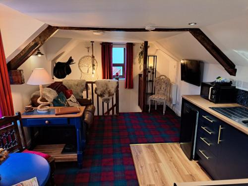 Edwinstowe House | Experience Willow's Cottage: 4-Star Family-Friendly Retreat
