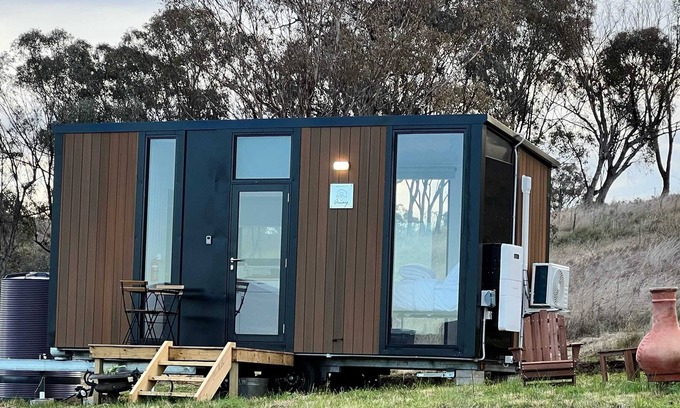 Willow Tree House | Pet-Friendly Willow Three Tiny House with Kitchen Amenities