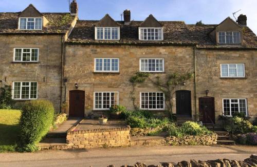 Snowshill Village House | Willow Vale: Pet-Friendly Retreat with 4-Star Comfort
