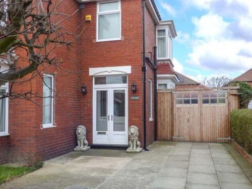Redcar House | Family-Friendly Retreat at Wills House with Pool Access