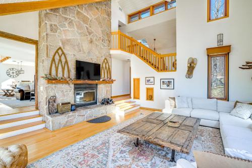 Wilmington House | Wilmington Retreat: Deck, Lake Views & Game Room Await