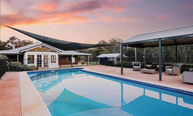 Budgee Budgee House | Poolside Getaway at Wilpine: Family & Pet Friendly Retreat