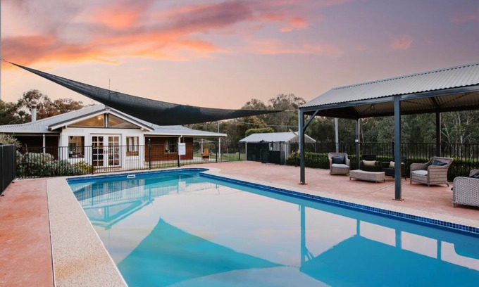 Budgee Budgee House | Relaxing Poolside Retreat at Wilpine - Pet Friendly Stay