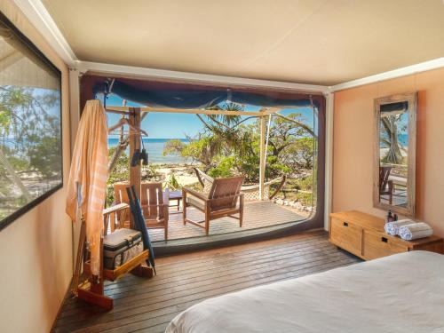Wilson Island Resort | Experience Wilson Island: Oceanfront Retreat with Private Beach