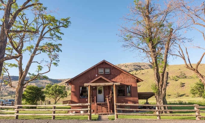 Fossil Bed & Breakfast | Discover Wilson Ranches Retreat: Guest Rated 9/10 Getaway
