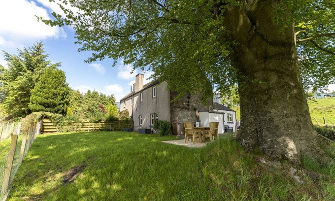 Falkirk Cottage | Wilson's Cottage: Family-Friendly Retreat with Kitchen Amenities