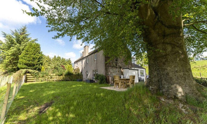 Falkirk House | Family-Friendly Getaway at Wilsons Cottage – 4 Star Rating