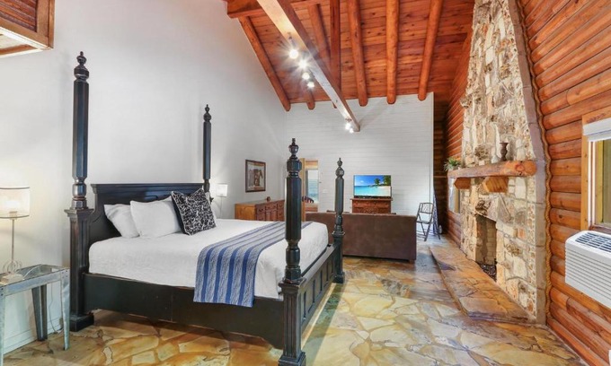 Wimberley House | Inviting Wimberley Log Cabins Resort with Pool Access