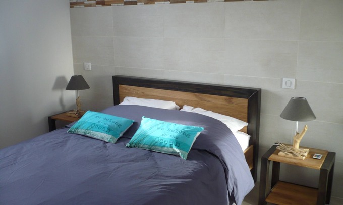 Wimereux Apartment | Beachside Retreat: Guest Rated 9.8, Ocean View Balcony