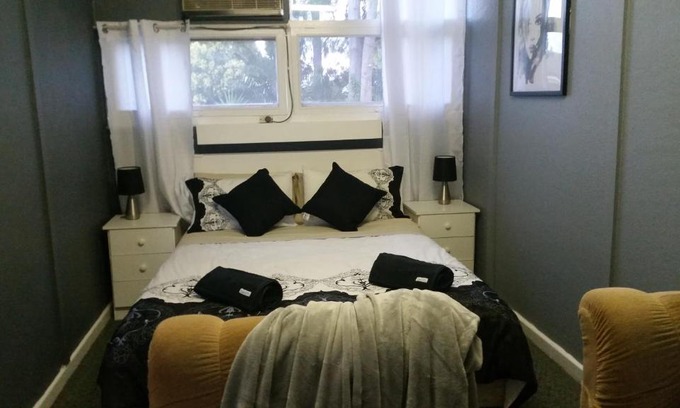 Nhill Hotel | Relaxing Oceanfront Stay at Wimmera Motel with Pool Access