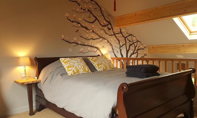 Holmfirth Apartment | Unforgettable Wimpenny Place: Breakfast Included & 9.7 Rated