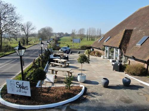 Icklesham Hotel | Discover Winchelsea Lodge: Family-Friendly 4-Star Retreat