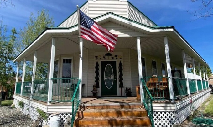 Winchester House | Winchester Idaho Lake House: Relax, Play & Explore in Style