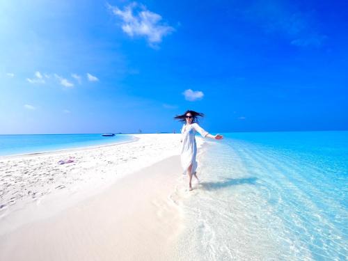 Guraidhoo House | Discover Oceanfront Bliss at Wind Breeze Sunset View Inn