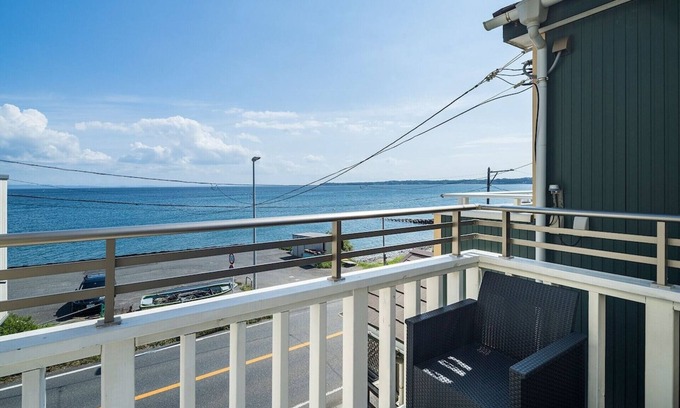 Yokosuka Villa | Oceanfront Villa Hale Kahakai: Relaxing Spa and Sauna Retreat