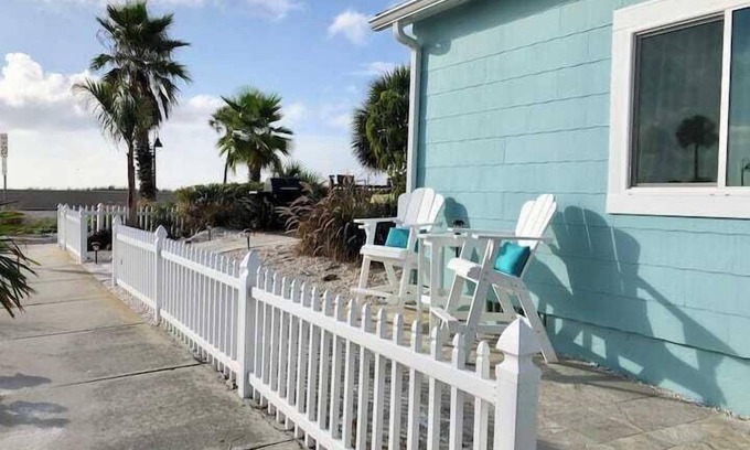 Pass-a-Grille House | Beachfront Getaway in Historic Pass a Grille - Steps to Sand