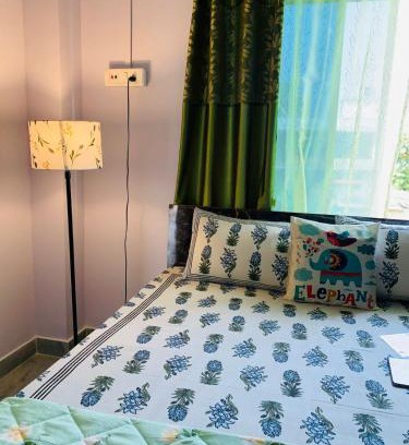Sualkuchi Apartment | Inviting Windchime9: Guest Rated 9/10 with Breakfast Included