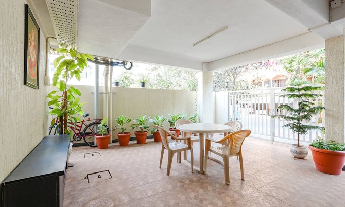 Yelahanka Hotel | Cozy Windfall Service Apartment with Breakfast & Kitchen