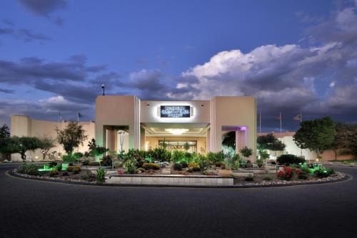 Windhoek Resort | Discover Windhoek Country Club Resort with Stunning Amenities