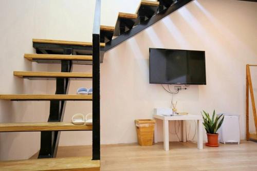 North District Bed & Breakfast | Welcoming Windhouse B&B - Guest Rated 8/10 Experience