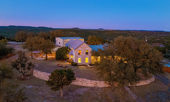 Oatmeal House | Winding River Panoramic Lookout | Deck
