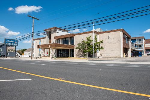 Ortley Beach Hotel | Cozy Windjammer Motor Inn with Pool and Family Amenities