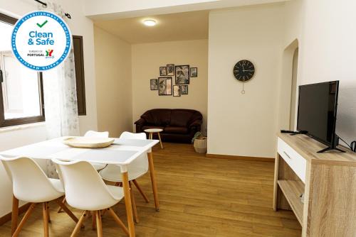 Alfarrobeira Apartment | Oceanfront B87 Windmill 2 Bed Apartment in Odiaxere